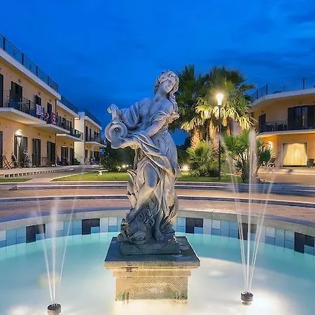 Hotel Royals Gate 4*