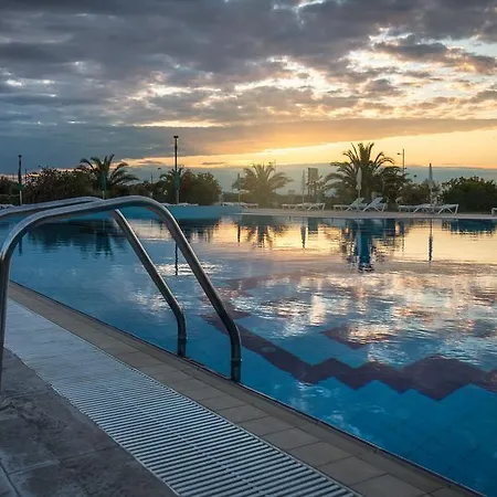 Hotel Royals Gate 4*