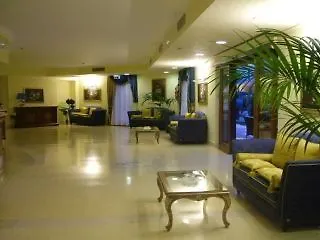 Royals Gate Hotel