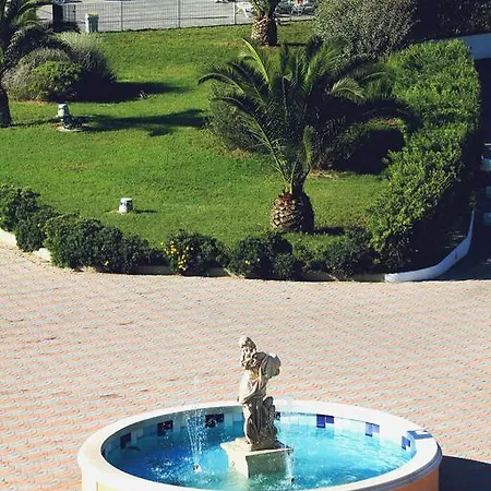 Royals Gate Hotel