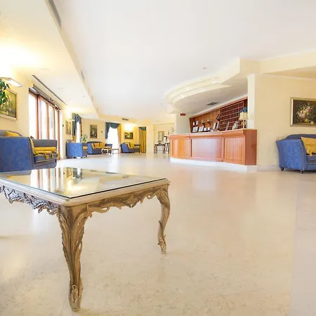 Hotel Royals Gate 4*