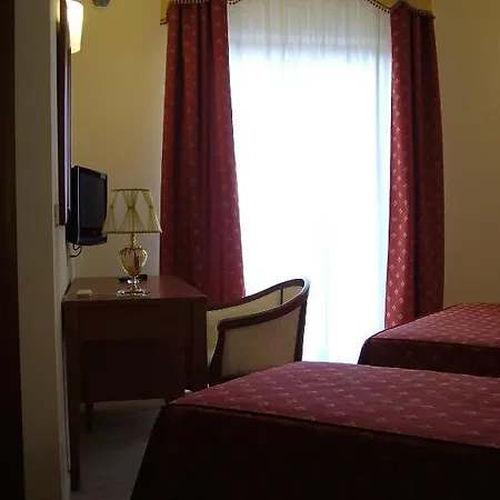 Royals Gate Hotel 4*