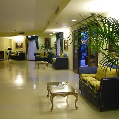 Royals Gate Hotel 4*