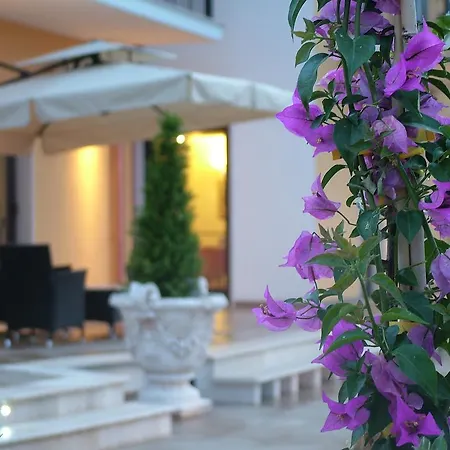 Hotel Royals Gate 4*