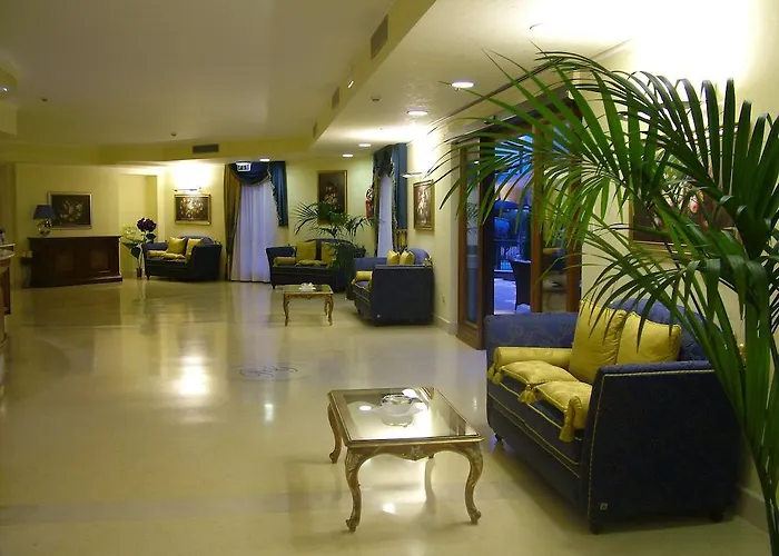 Royals Gate فندق 4*